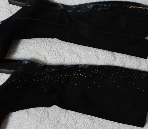 *Nancy Li Black Suede Boots (included in sale) - Picture 7 of 8